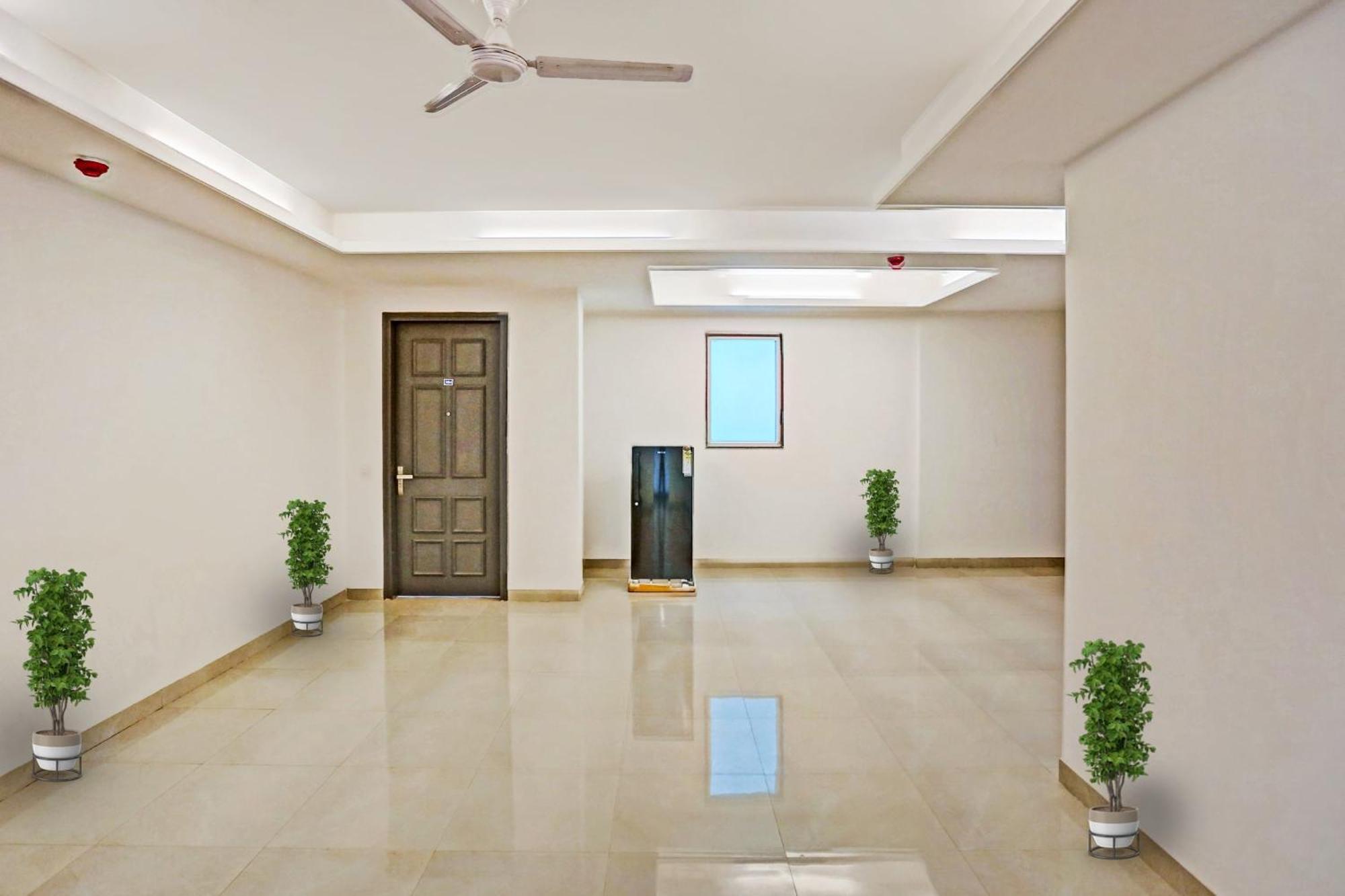 Townhouse Hotel Royal Oak Gurgaon Exterior photo