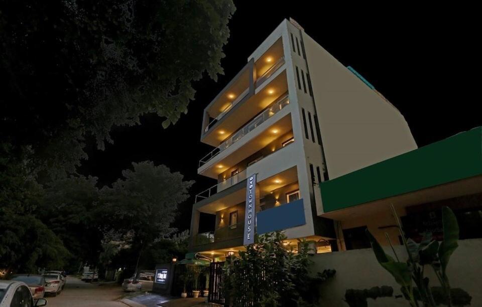 Townhouse Hotel Royal Oak Gurgaon Exterior photo